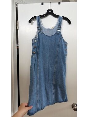 Levi’s vintage-inspired jean dress